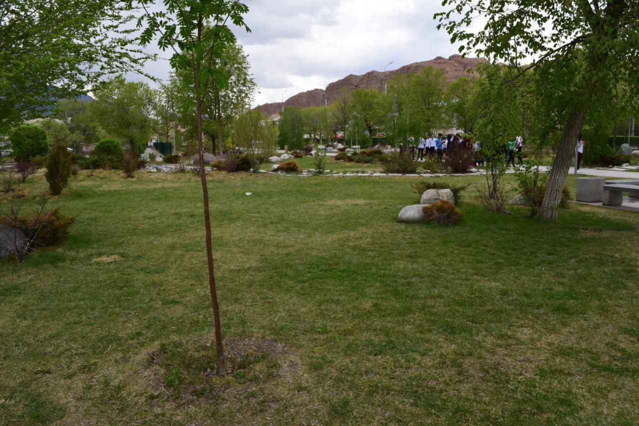 Naryn Guest House Buitenkant foto