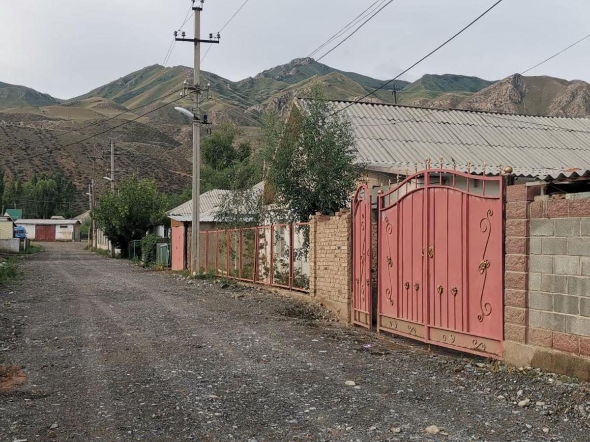 Naryn Guest House Buitenkant foto