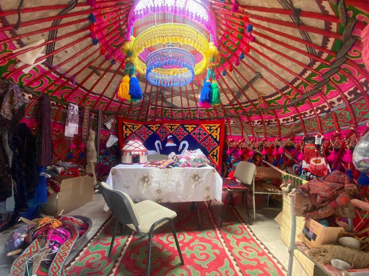 Naryn Guest House Buitenkant foto
