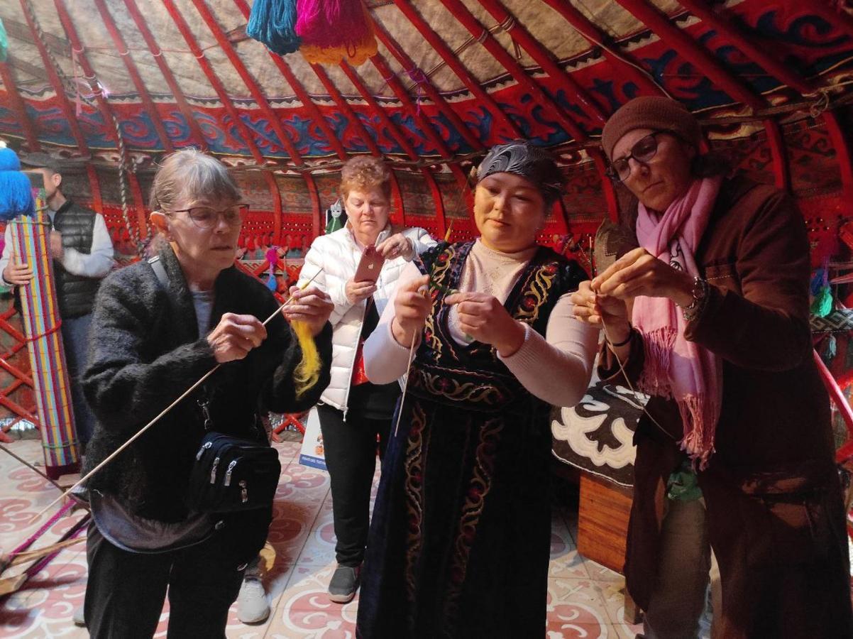 Naryn Guest House Buitenkant foto