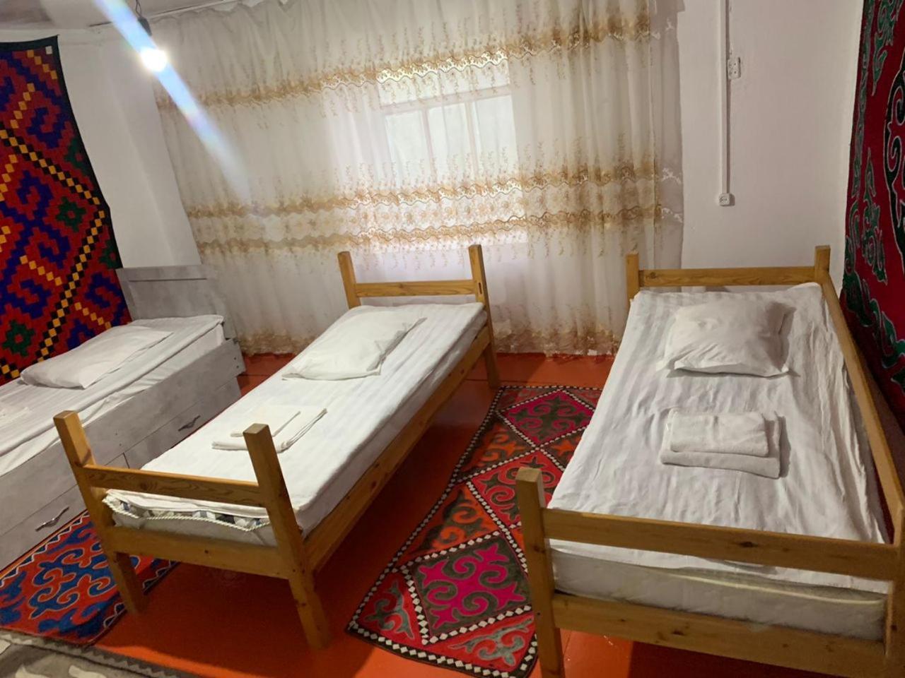 Naryn Guest House Buitenkant foto
