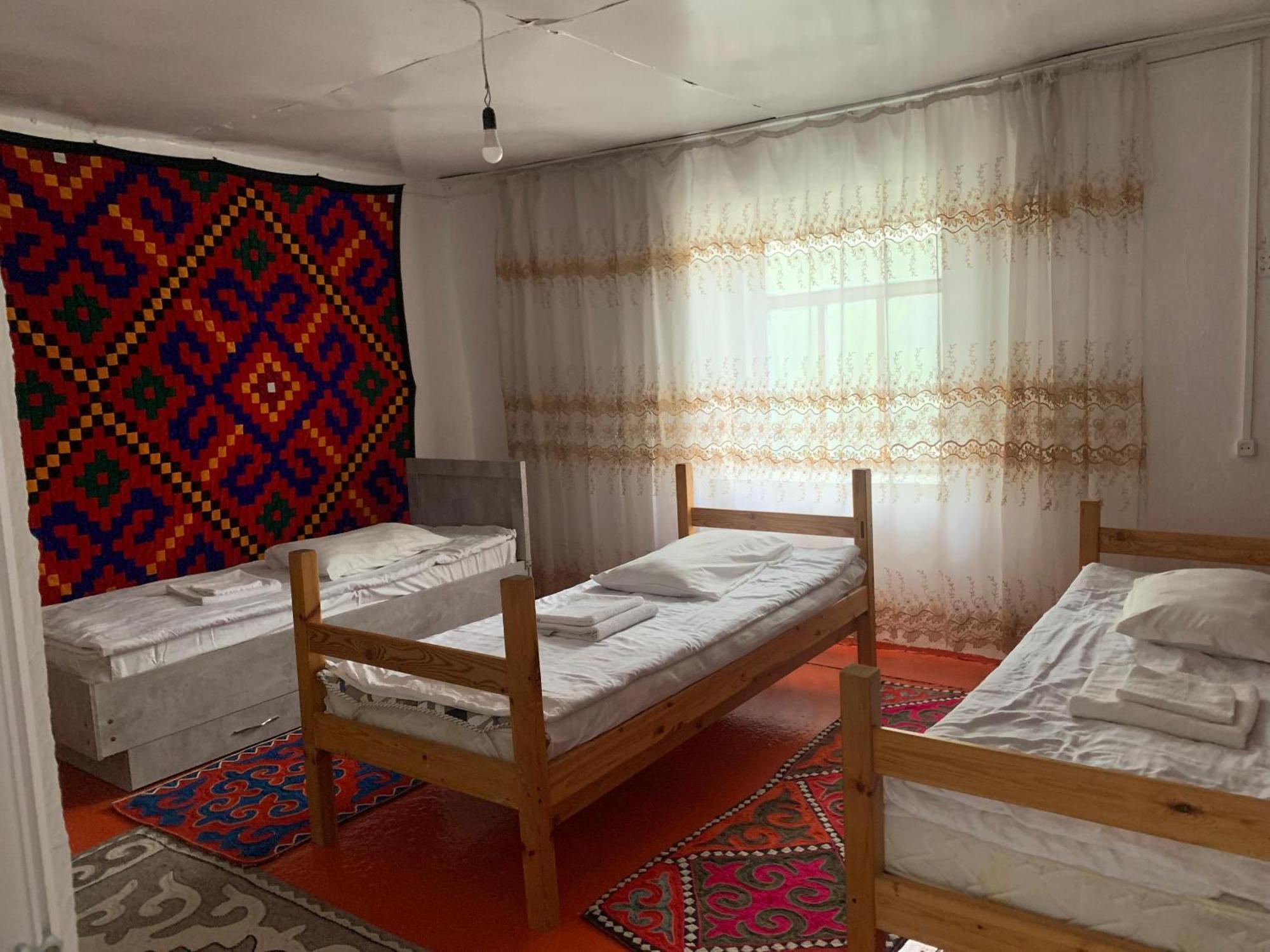 Naryn Guest House Buitenkant foto