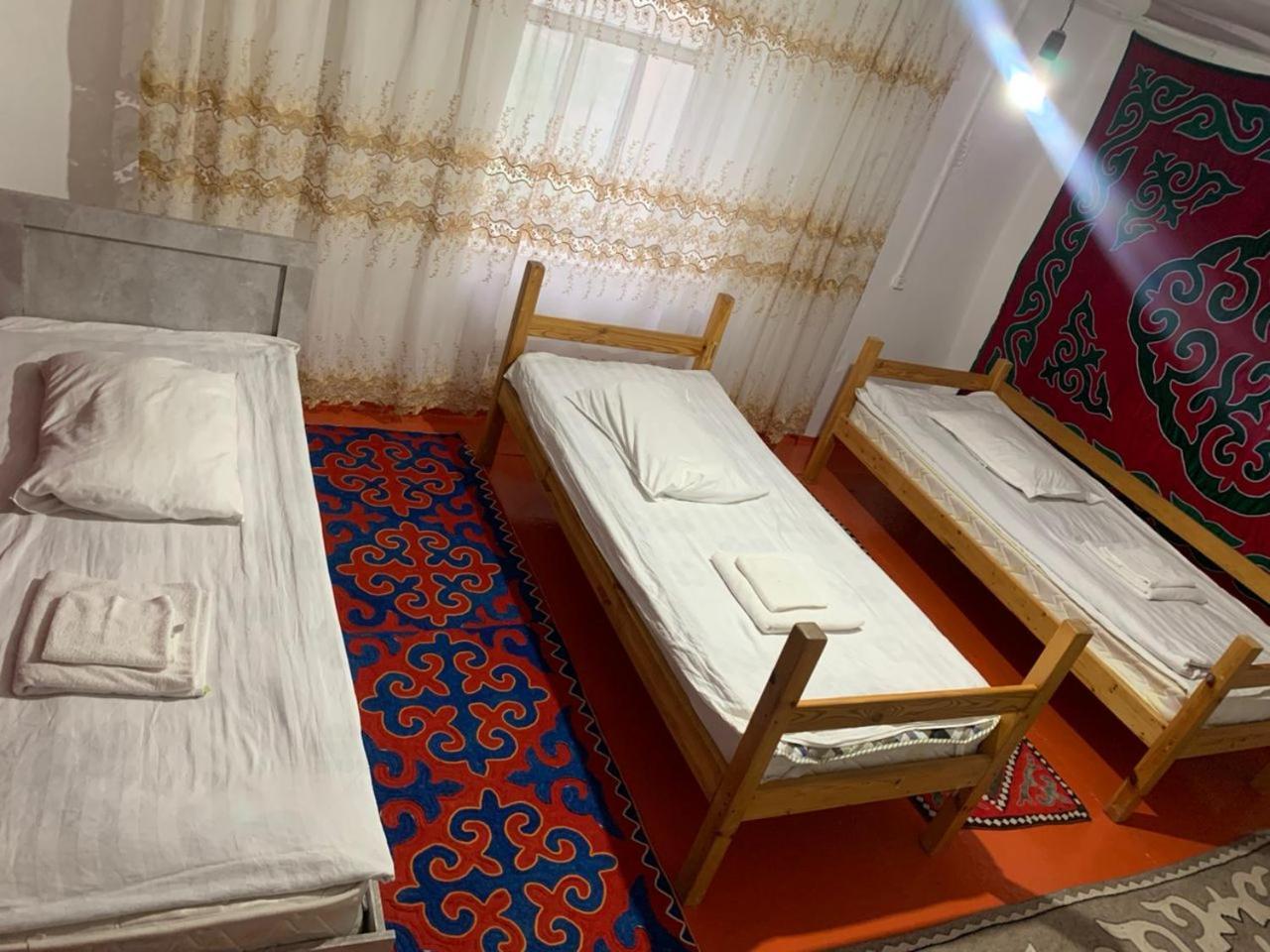 Naryn Guest House Buitenkant foto
