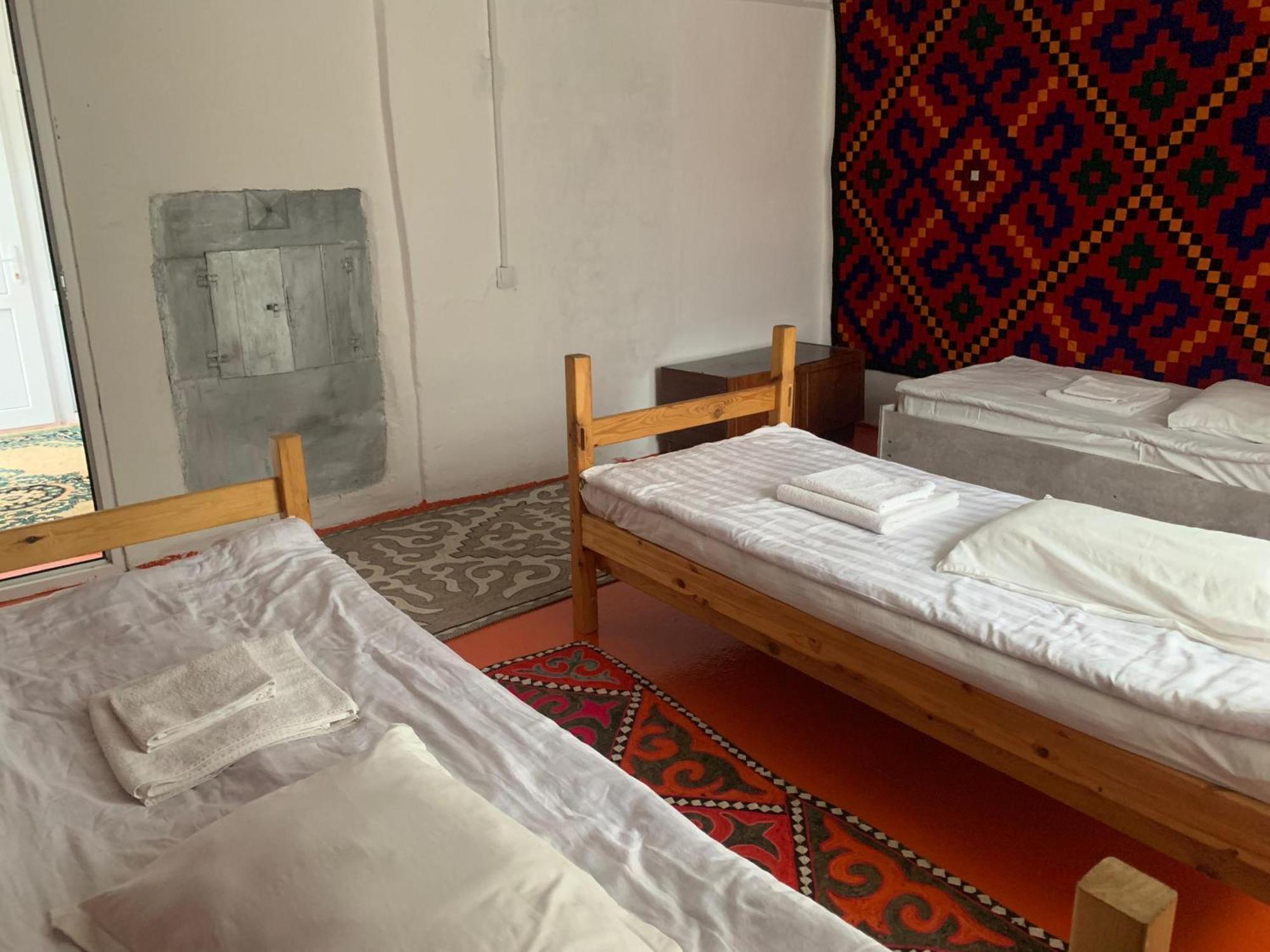 Naryn Guest House Buitenkant foto