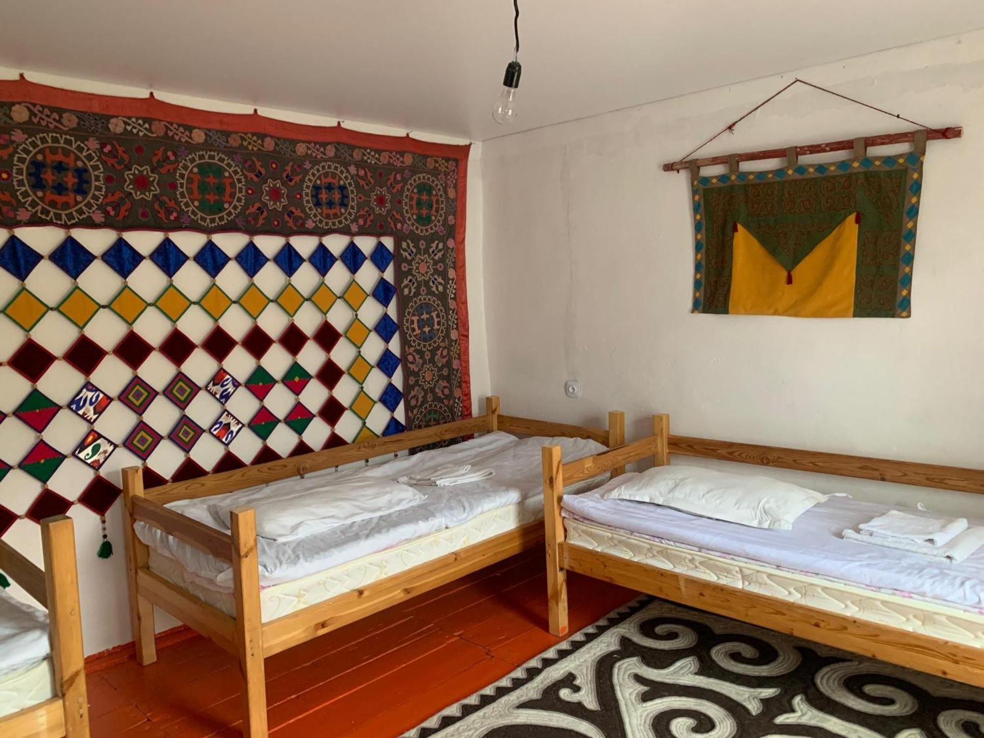 Naryn Guest House Buitenkant foto