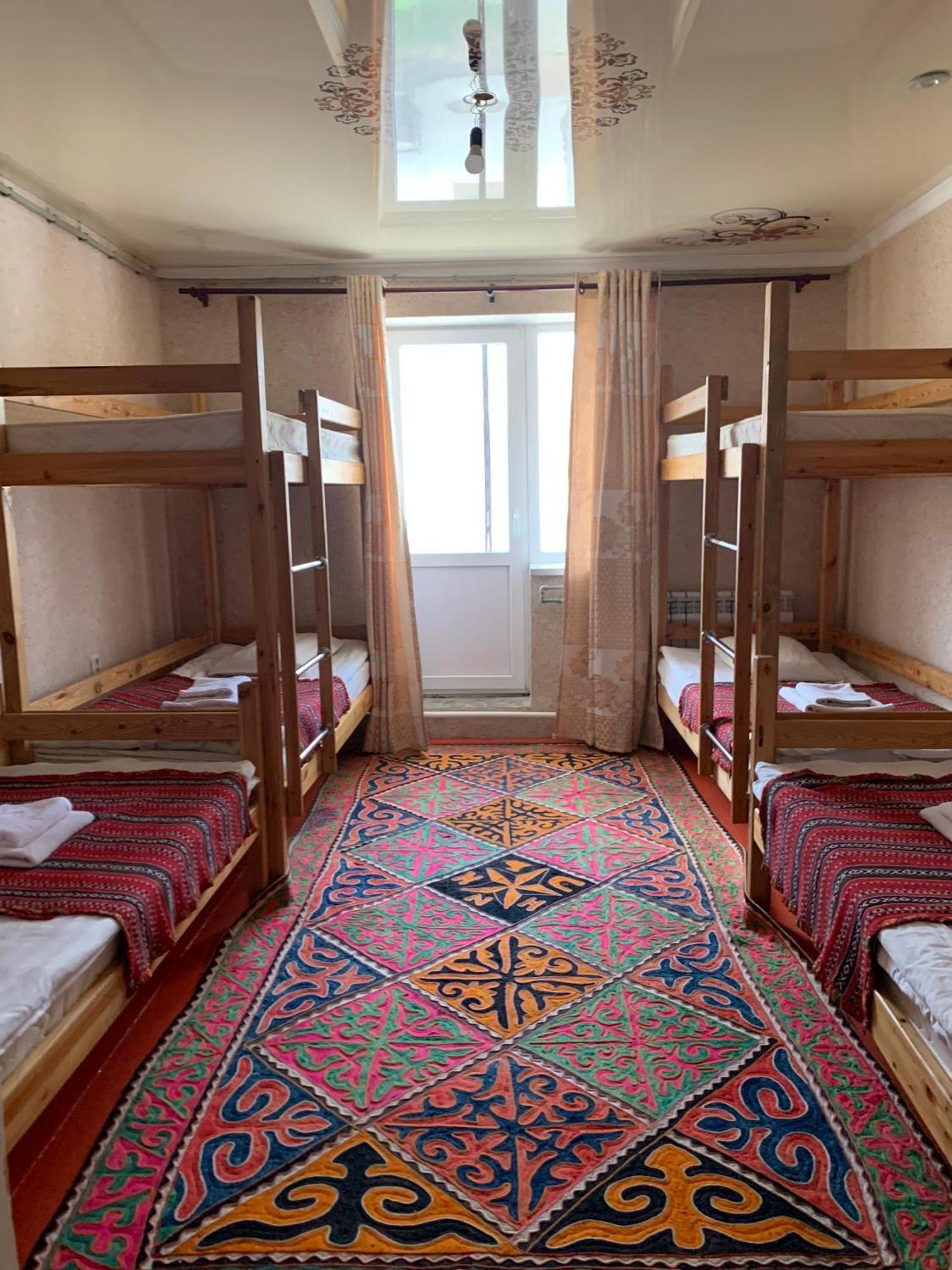 Naryn Guest House Buitenkant foto